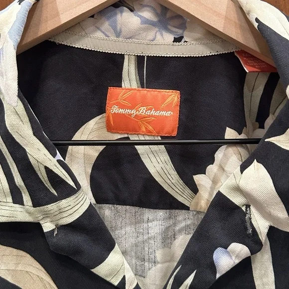 TOMMY BAHAMA Mens Hawaiian Shirt 100% Silk Short Sleeve Tropical Floral Size XXL - Picture 10 of 13